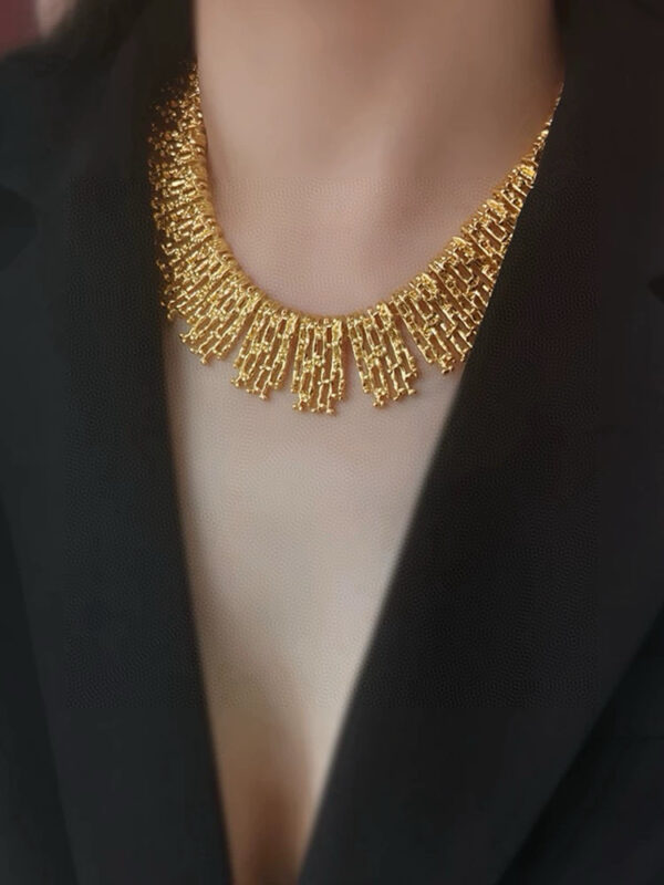 #296 Retro gold necklace, earrings and brooch set with a fashionable and high-end feel - Image 3