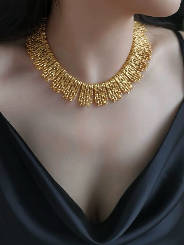 #296 Retro gold necklace, earrings and brooch set with a fashionable and high-end feel - Image 4