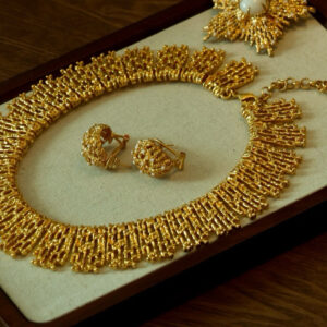 #296 Retro gold necklace, earrings and brooch set with a fashionable and high-end feel