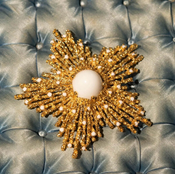 #296 Retro gold necklace, earrings and brooch set with a fashionable and high-end feel - Image 9