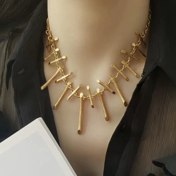 #305 Fashionable and High-end Retro Necklace, a niche design necklace - Image 3