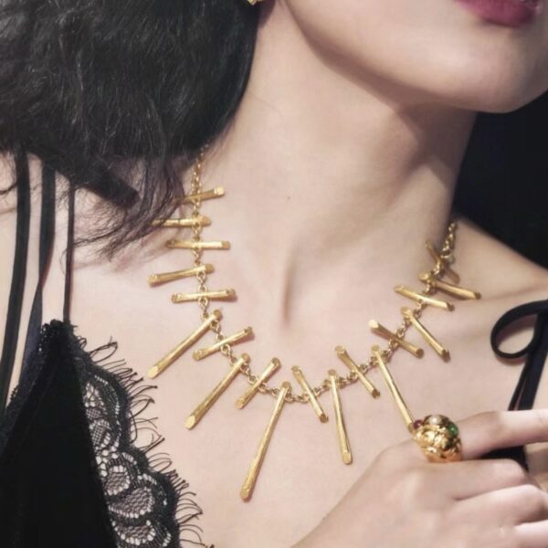 #305 Fashionable and High-end Retro Necklace, a niche design necklace - Image 4