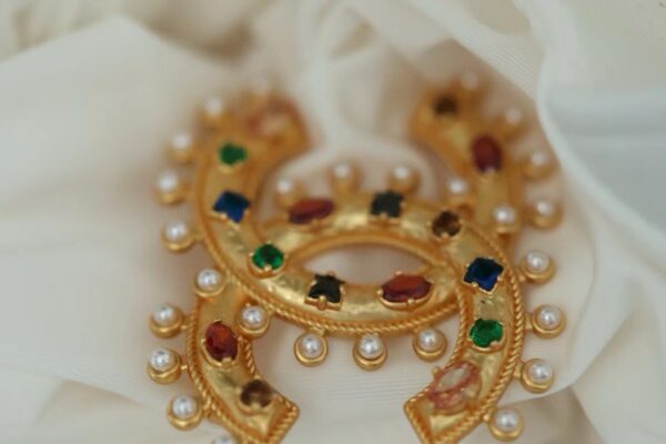 #202 Retro classic brooch - Image 5