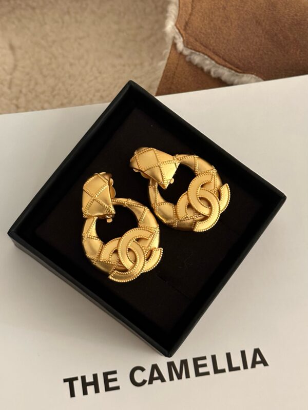 Vintage gold CC earrings, bracelet set - Image 5