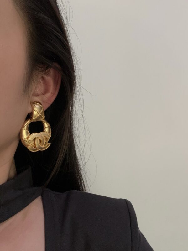 Vintage gold CC earrings, bracelet set - Image 7