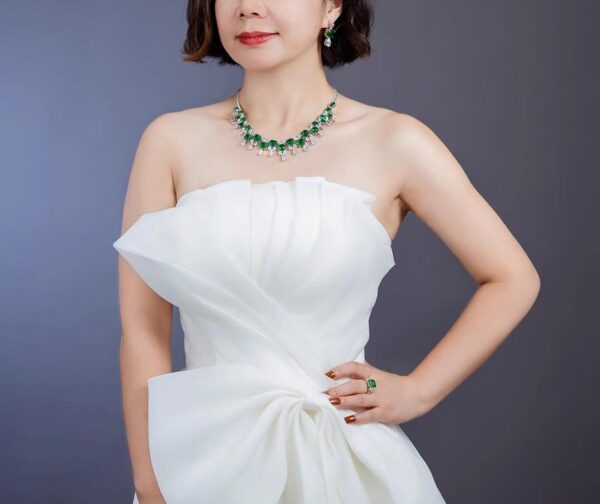 #251 #251 Laboratory-grown Emerald Ladies' Evening Necklace - Image 2