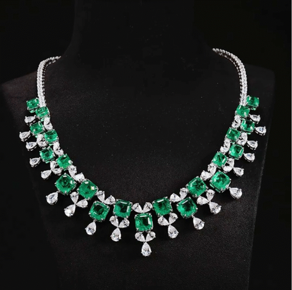 #251 #251 Laboratory-grown Emerald Ladies' Evening Necklace