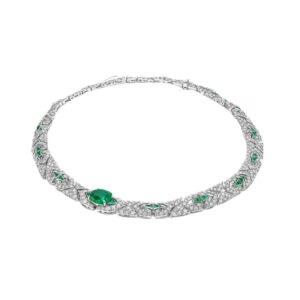 #191 Elegant green women's necklace with a fashionable and high-end feel