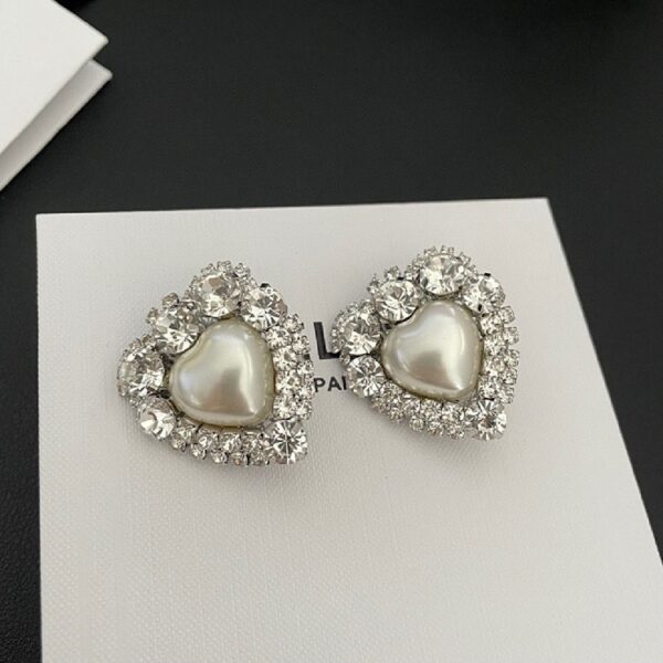 #302 Retro Heavy Industry New Niche High-end Style heart-shaped ear clip earrings - Image 7