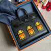 #164 A classic handbag with a color-blocked house bag - Image 14