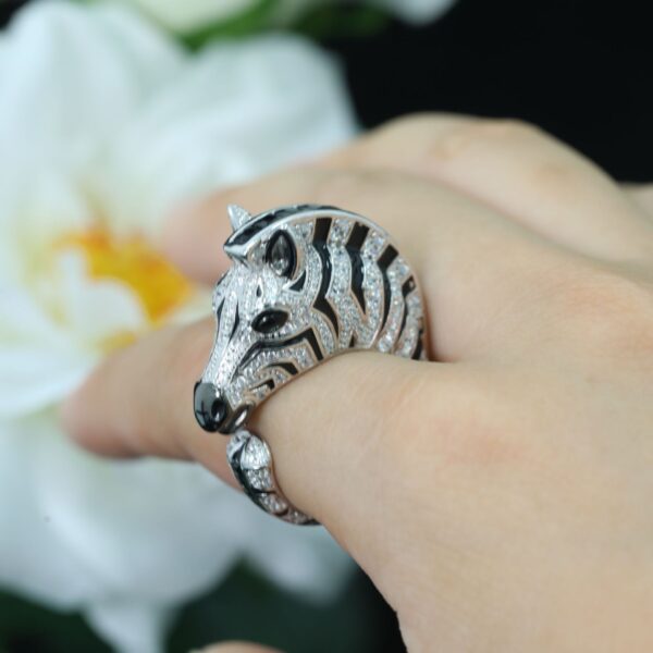 #190 Fashionable, high-end and elegant Zebra-shaped ring - Image 9