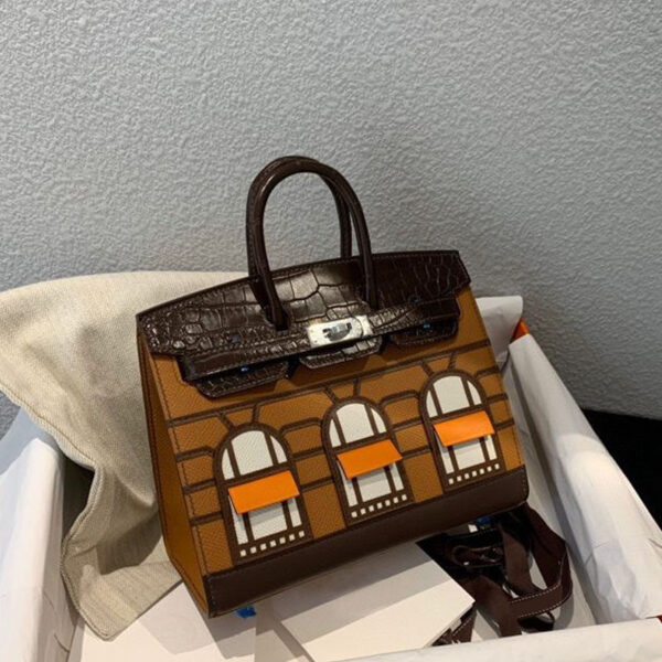 #164 A classic handbag with a color-blocked house bag - Image 15