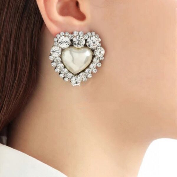 #302 Retro Heavy Industry New Niche High-end Style heart-shaped ear clip earrings - Image 9