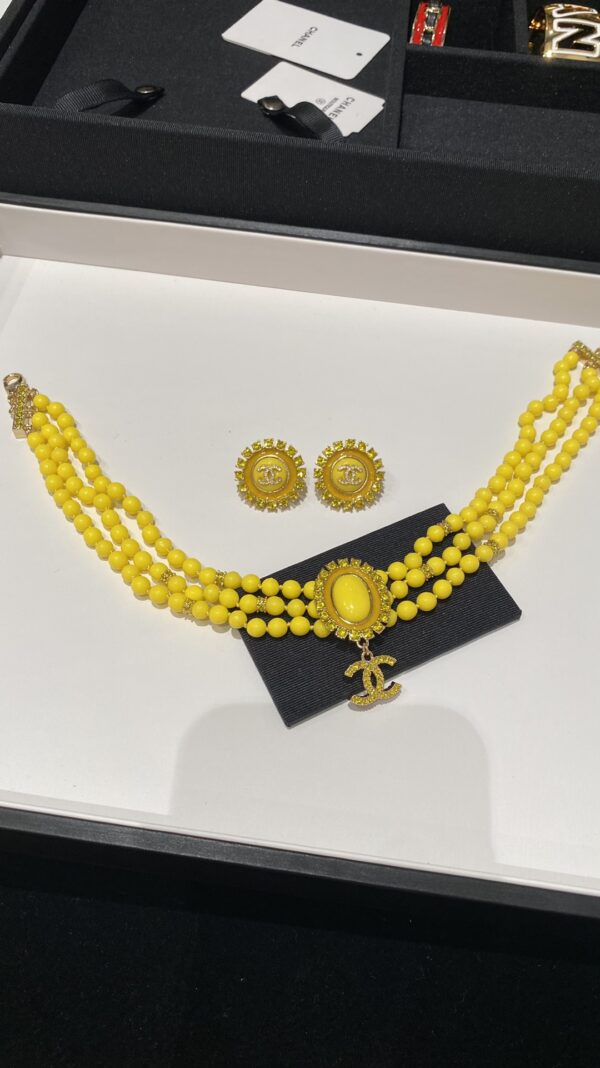 #205 Retro Classic Style Yellow fashionable short Necklace - Image 3