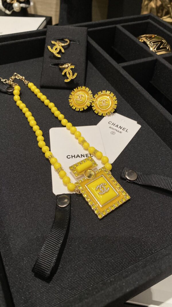 #205 Retro Classic Style Yellow fashionable short Necklace - Image 7