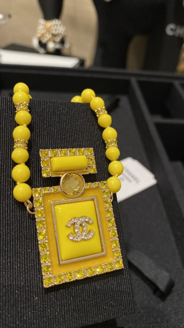 #205 Retro Classic Style Yellow fashionable short Necklace - Image 9