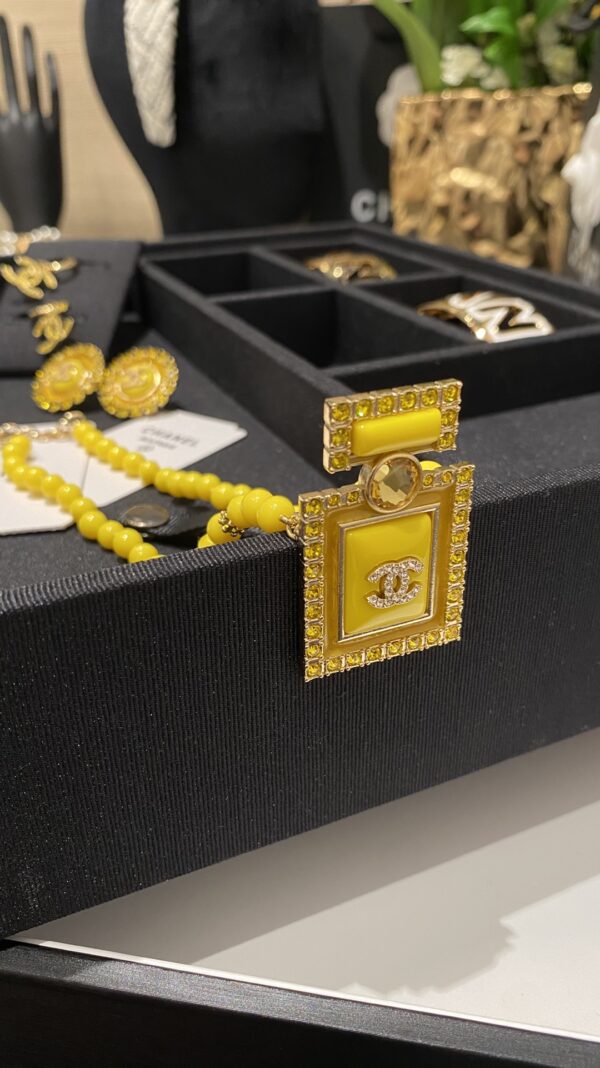 #205 Retro Classic Style Yellow fashionable short Necklace - Image 10