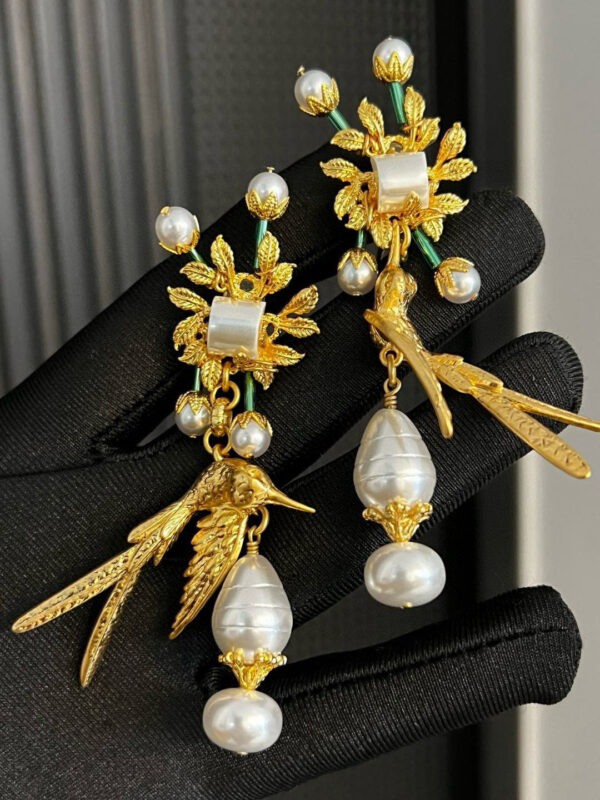 #301 Retro and high-end bird-shaped exaggerated pearl earrings - Image 3