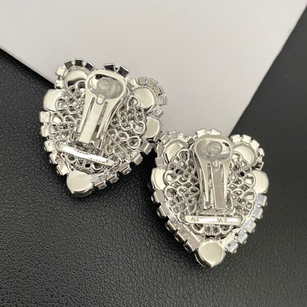 #302 Retro Heavy Industry New Niche High-end Style heart-shaped ear clip earrings - Image 5