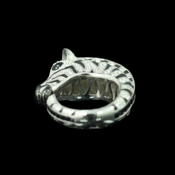 #190 Fashionable, high-end and elegant Zebra-shaped ring - Image 3