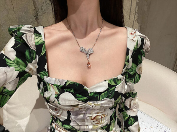 #181 Fashionable, high-end and elegant jewelry for girls Necklace - Image 3