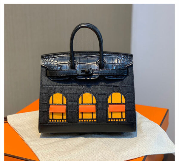 #164 A classic handbag with a color-blocked house bag - Image 4