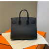 #164 A classic handbag with a color-blocked house bag - Image 5