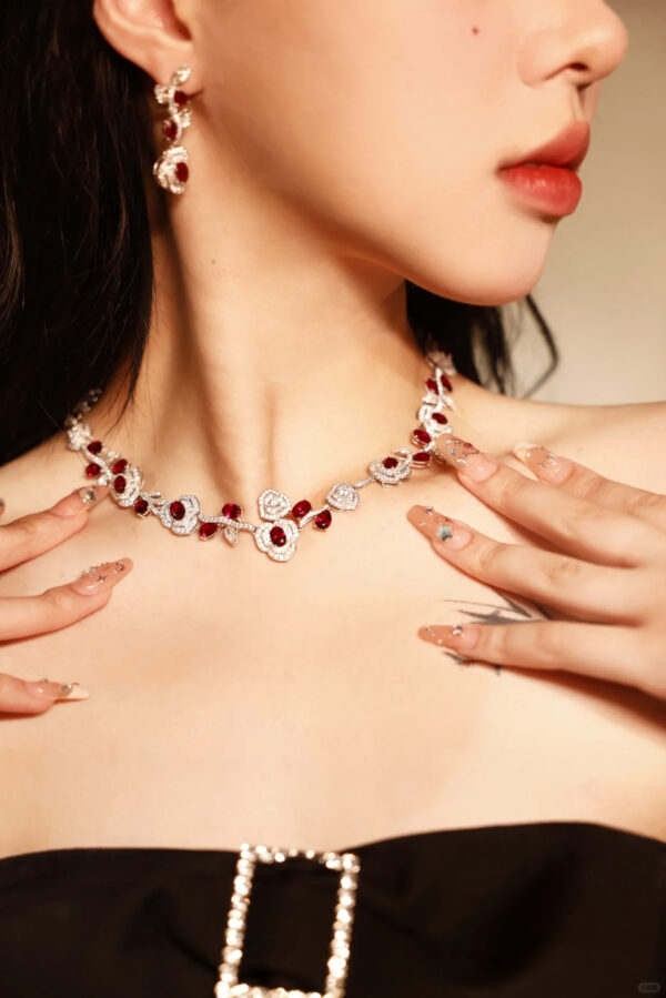 #265 Fashionable and high-end 925 silver niche design rose-shaped girls' necklace - Image 8