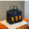 #164 A classic handbag with a color-blocked house bag - Image 6