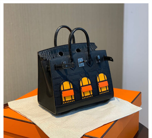 #164 A classic handbag with a color-blocked house bag - Image 6
