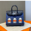 #164 A classic handbag with a color-blocked house bag - Image 7