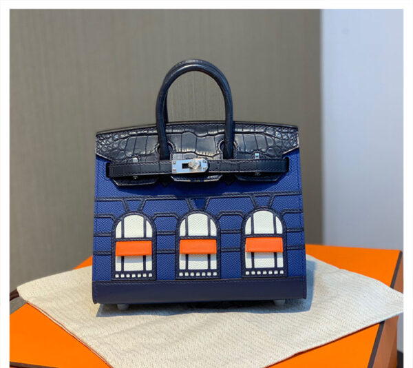 #164 A classic handbag with a color-blocked house bag - Image 7