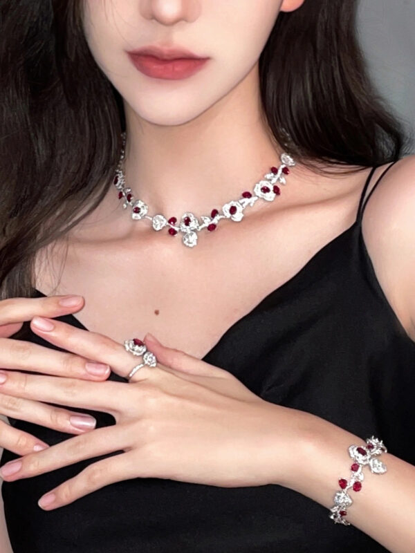 #265 Fashionable and high-end 925 silver niche design rose-shaped girls' necklace - Image 10