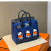 #164 A classic handbag with a color-blocked house bag - Image 8
