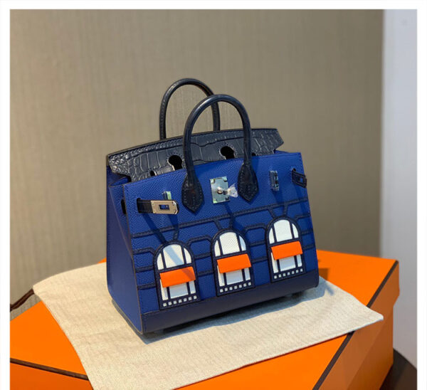 #164 A classic handbag with a color-blocked house bag - Image 8