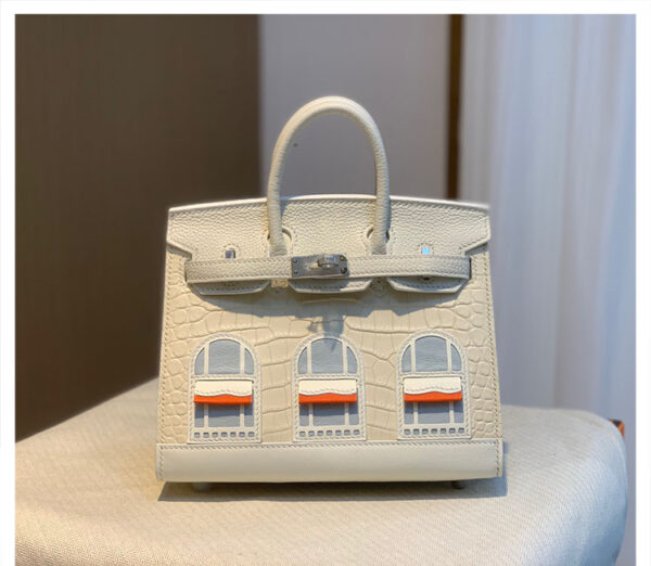 #164 A classic handbag with a color-blocked house bag - Image 11