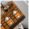 #164 A classic handbag with a color-blocked house bag - Image 12