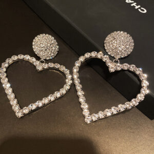 #75 Fashionable and Sophisticated Heart Earrings with Exaggerated Heart-shaped Studs