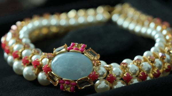 #313 Fashionable and High-end Retro colored diamond Pearl Necklace - Image 3