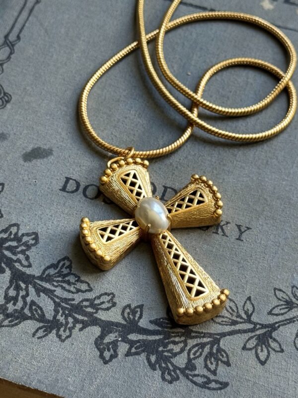 #291 European-style vintage cross pendant long necklace. The chain is approximately 75 + 10 cm in length.
