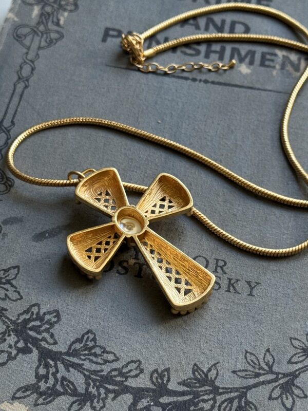 #291 European-style vintage cross pendant long necklace. The chain is approximately 75 + 10 cm in length. - Image 4