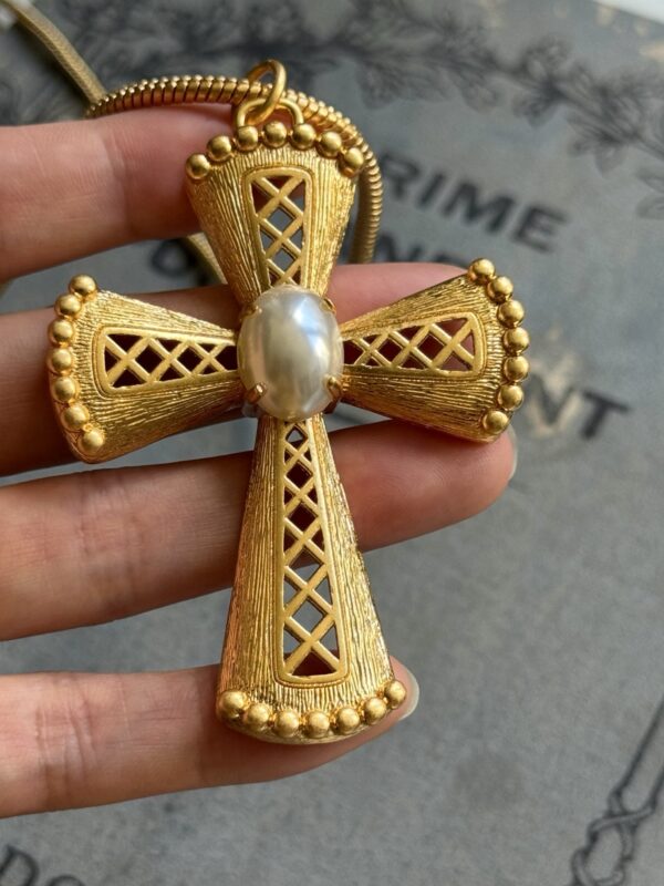 #291 European-style vintage cross pendant long necklace. The chain is approximately 75 + 10 cm in length. - Image 5