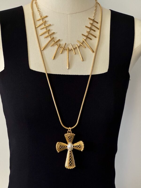 #291 European-style vintage cross pendant long necklace. The chain is approximately 75 + 10 cm in length. - Image 7