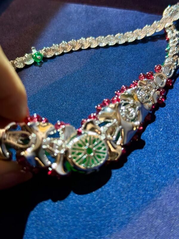 #212 Natural Colombian emerald red spinel necklace Main stone 21.876 carats 18k gold - Image 7