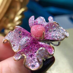 395#High jewelry Fashion Natural Cherry Blossom Powder Conch Pearl Hole Bead Ring Main Stone 2.572 Carat 18k Gold with Diamond HL