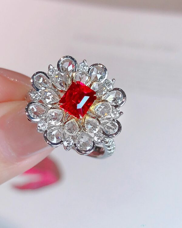 396#High end fashion natural pigeon blood red ruby ring with main stone of 1.07 carats and 18k gold inlaid with natural diamonds - Image 7