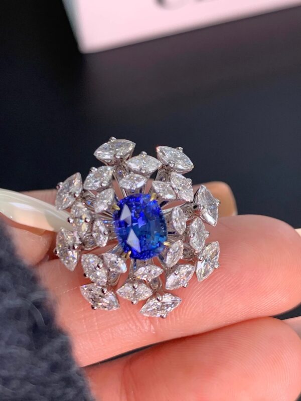 401#High end fashion natural Sri Lankan cornflower sapphire ring with main stone 2.32 carats 18k gold mm
