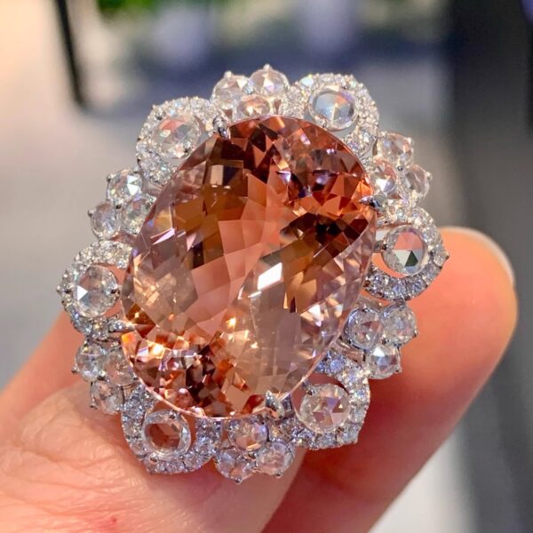 #211 Natural pink Morganite ring, with a main stone of 19.82 carats, 18k gold set with diamonds and a certificate - Image 7