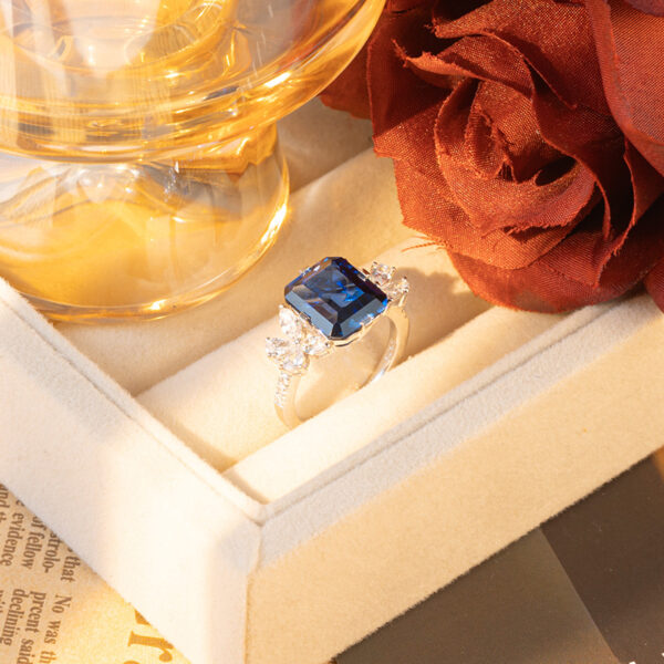 #156 S925 Silver Light Luxury Exquisite High-end 4-carat Lady Cultivated sapphire ring - Image 6