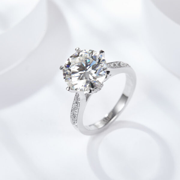 #233 S925 Silver Light Luxury Exquisite High-end round Moissanite 5-carat ring - Image 2
